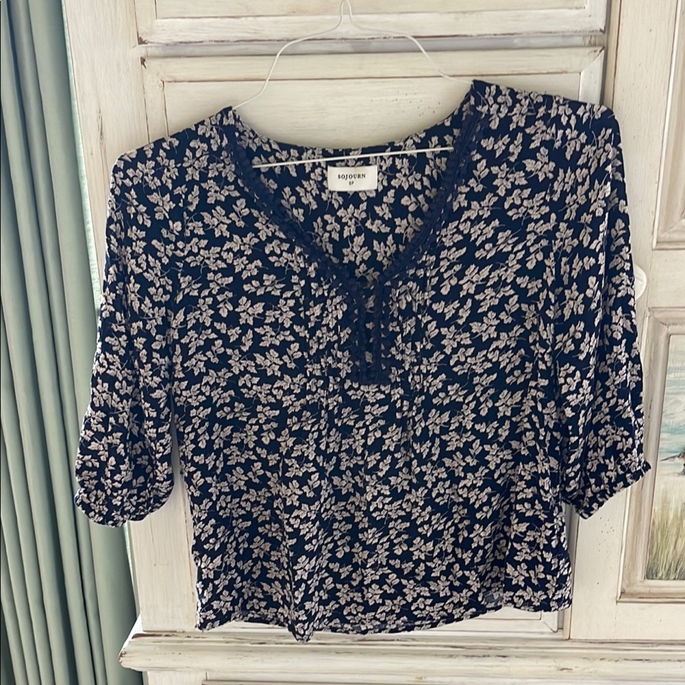 Chic Blue and White 3/4 Sleeve Smocked Blouse